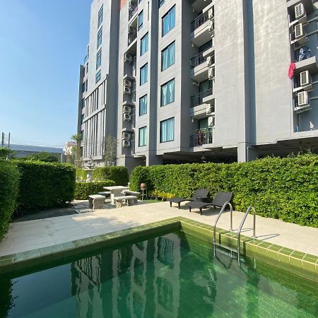 RoomQuest Sukhumvit 107 Samut Prakan Extérieur photo