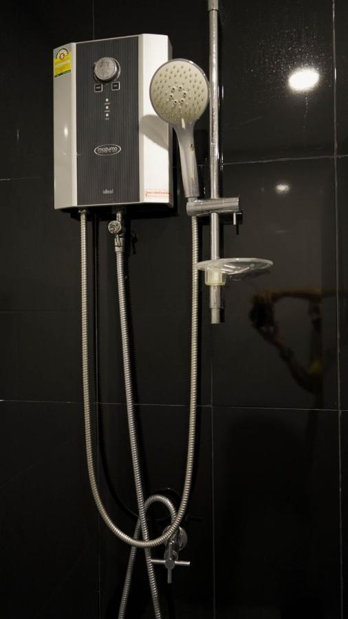 RoomQuest Sukhumvit 107 Samut Prakan Extérieur photo