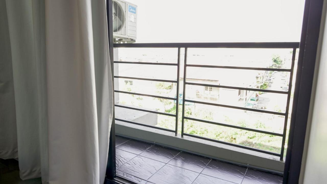 RoomQuest Sukhumvit 107 Samut Prakan Extérieur photo