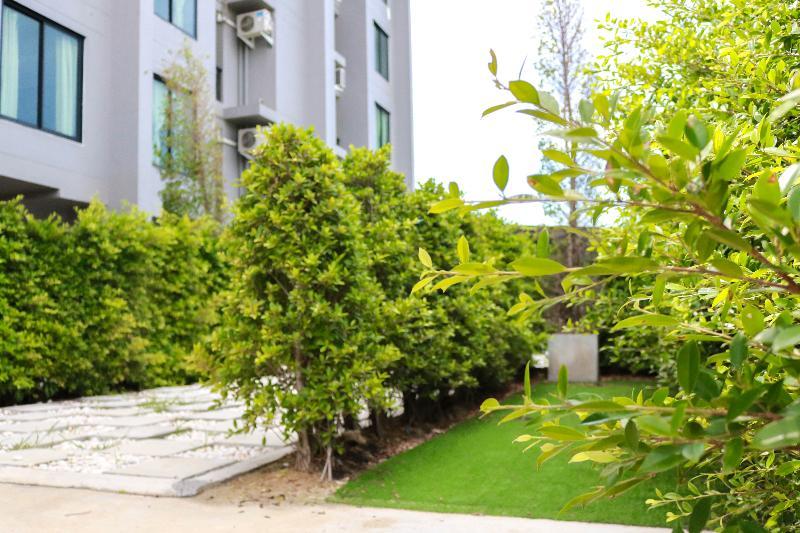 RoomQuest Sukhumvit 107 Samut Prakan Extérieur photo