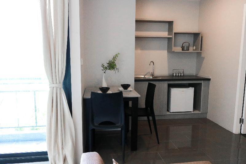 RoomQuest Sukhumvit 107 Samut Prakan Extérieur photo